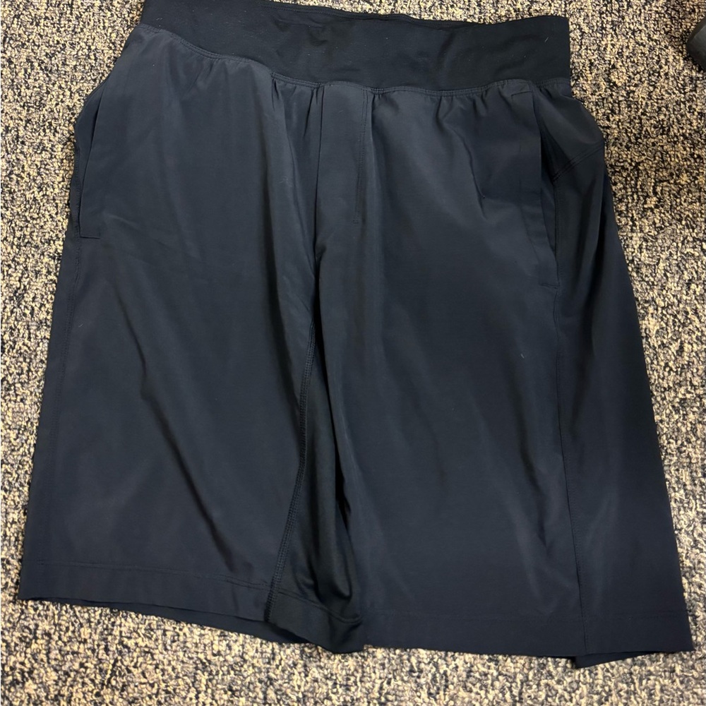 Lululemon Men’s Black Athletic Shorts Size Small